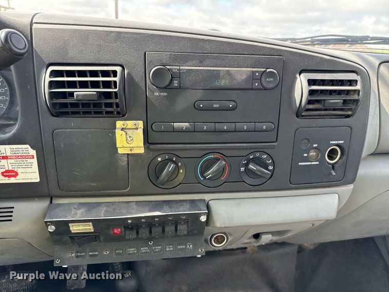 image for item ED5623 2007 Ford F550 Super Duty XL bucket truck