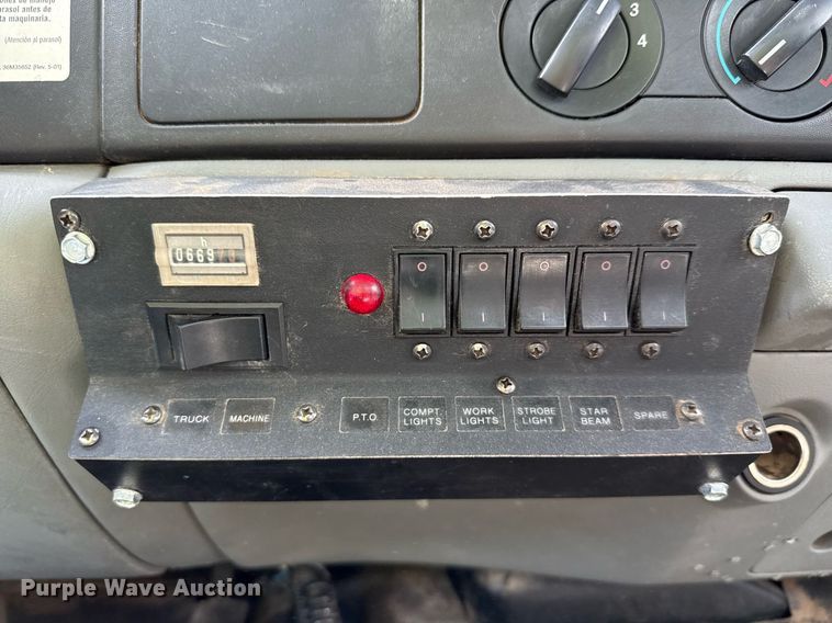 image for item ED5623 2007 Ford F550 Super Duty XL bucket truck