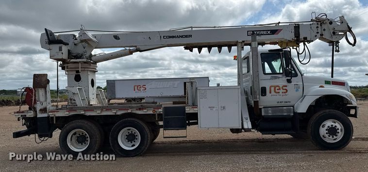 image for item ED5626 2002 International 7400  digger derrick truck