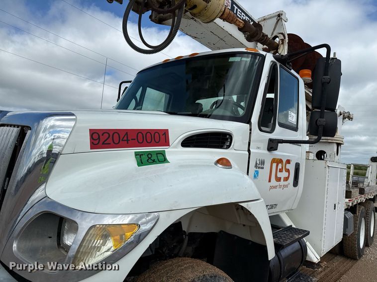 image for item ED5626 2002 International 7400  digger derrick truck