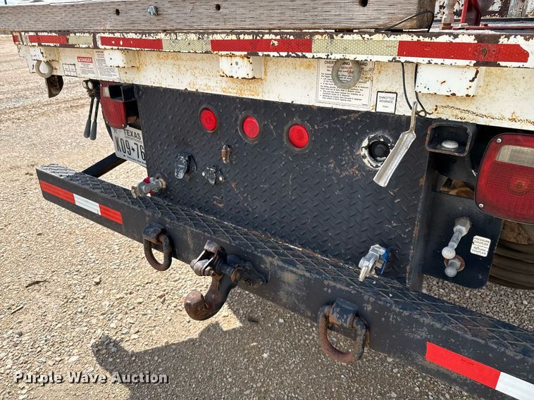 image for item ED5626 2002 International 7400  digger derrick truck