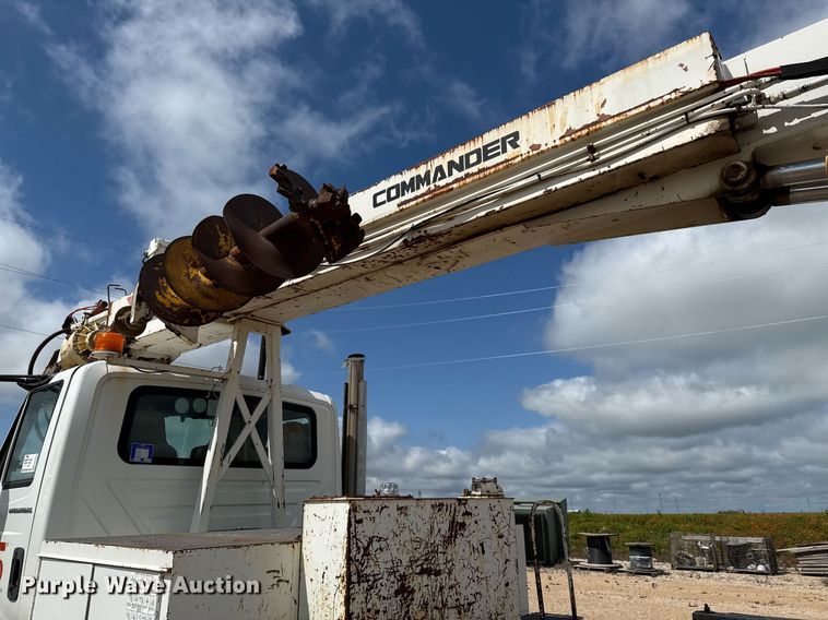 image for item ED5626 2002 International 7400  digger derrick truck
