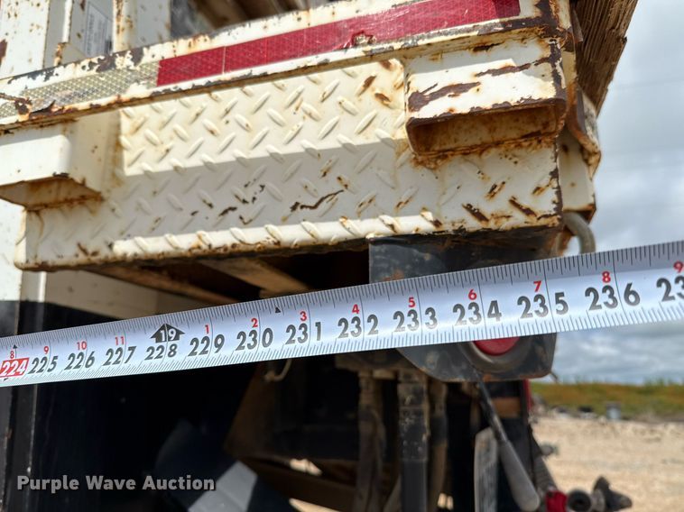 image for item ED5626 2002 International 7400  digger derrick truck