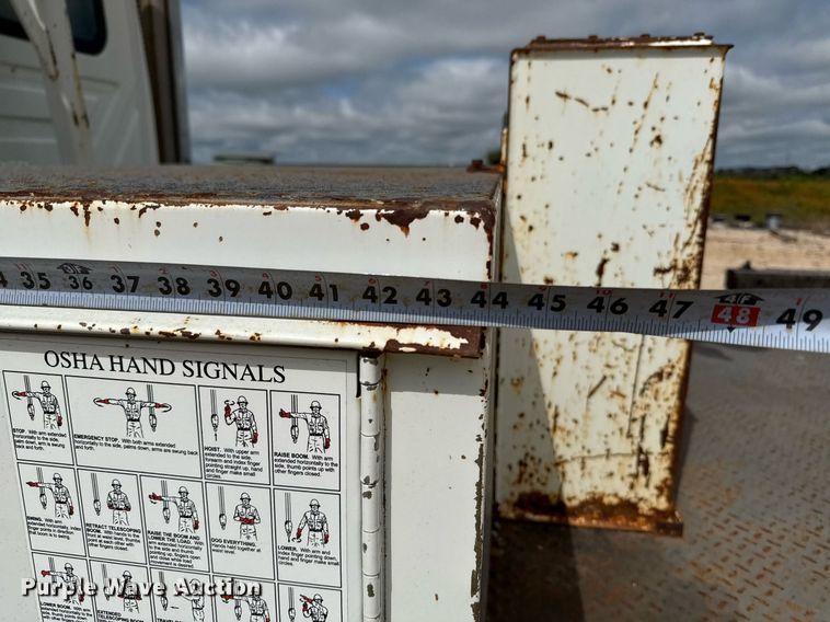 image for item ED5626 2002 International 7400  digger derrick truck