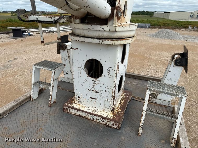 image for item ED5626 2002 International 7400  digger derrick truck