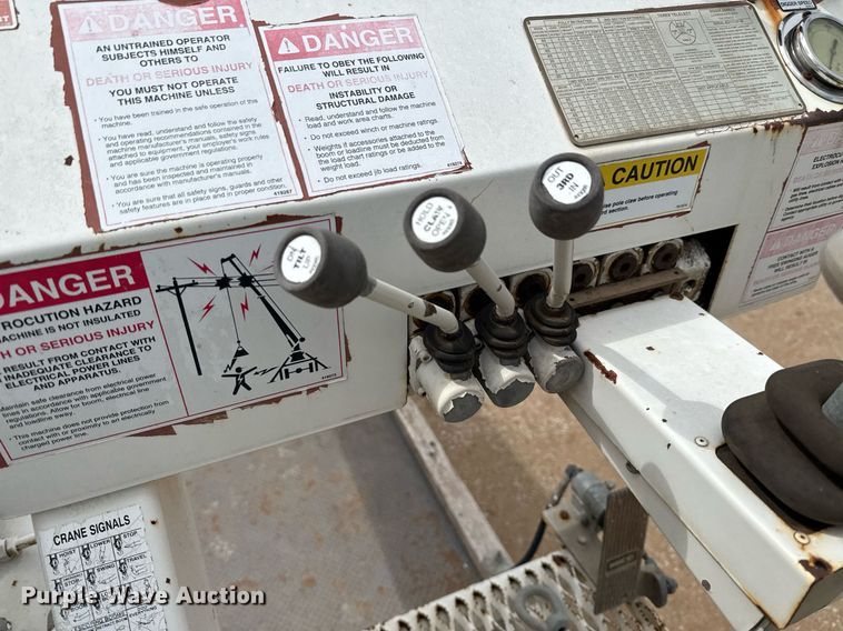 image for item ED5626 2002 International 7400  digger derrick truck