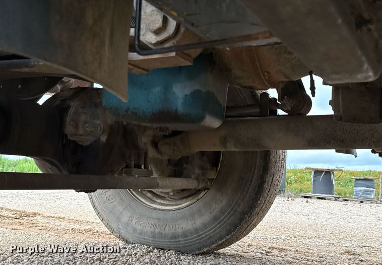 image for item ED5626 2002 International 7400  digger derrick truck