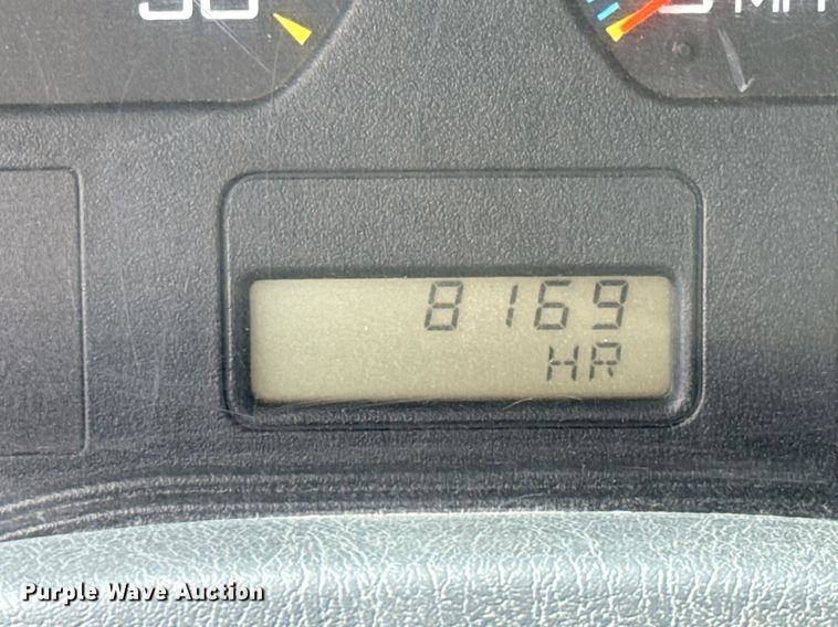 image for item ED5626 2002 International 7400  digger derrick truck