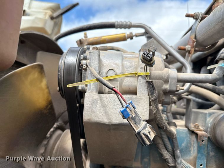 image for item ED5626 2002 International 7400  digger derrick truck