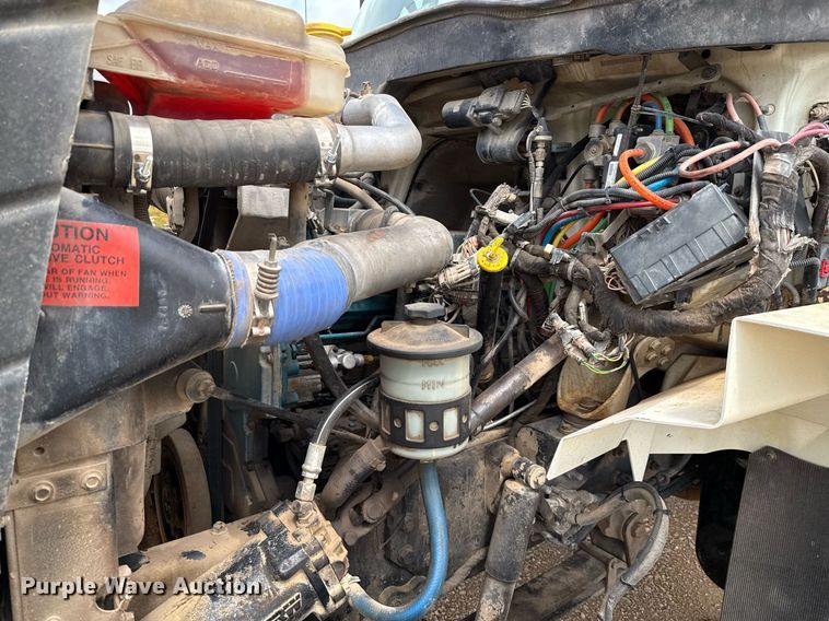 image for item ED5626 2002 International 7400  digger derrick truck