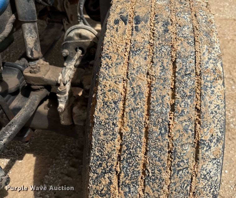 image for item ED5626 2002 International 7400  digger derrick truck