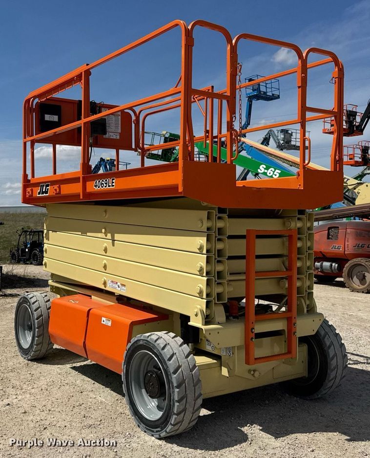 image for item EF1977 2015 JLG 4069LE scissor lift
