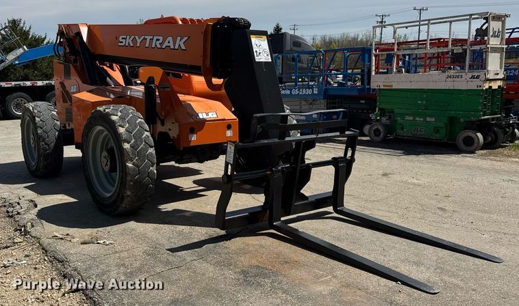 image for item EF1978 2015 JLG Skytrak 6042 telehandler