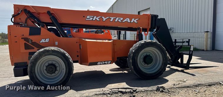 image for item EF1978 2015 JLG Skytrak 6042 telehandler