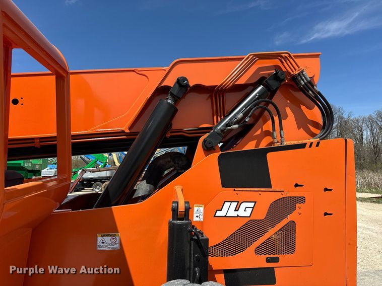 image for item EF1978 2015 JLG Skytrak 6042 telehandler