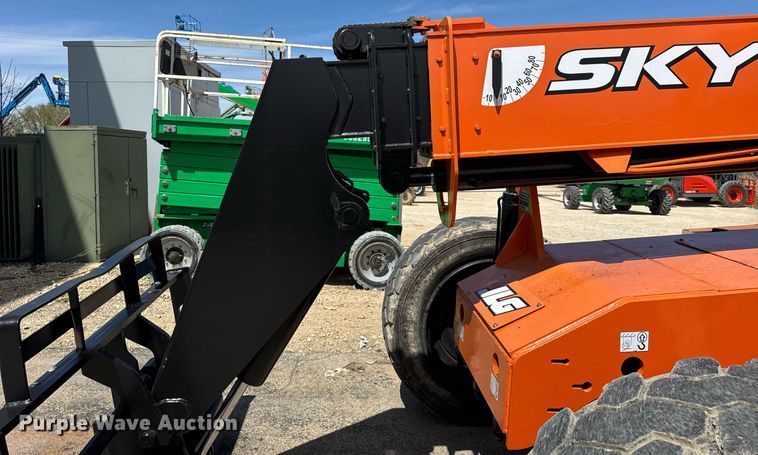 image for item EF1978 2015 JLG Skytrak 6042 telehandler