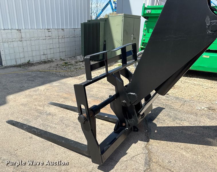 image for item EF1978 2015 JLG Skytrak 6042 telehandler