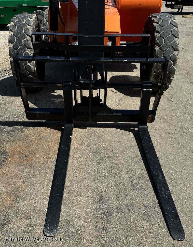 image for item EF1978 2015 JLG Skytrak 6042 telehandler