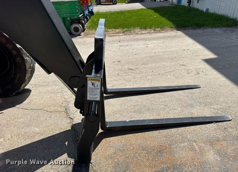 image for item EF1978 2015 JLG Skytrak 6042 telehandler