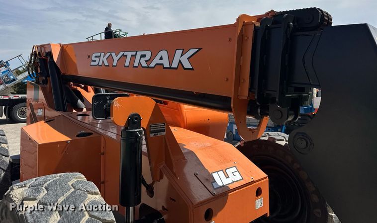 image for item EF1978 2015 JLG Skytrak 6042 telehandler