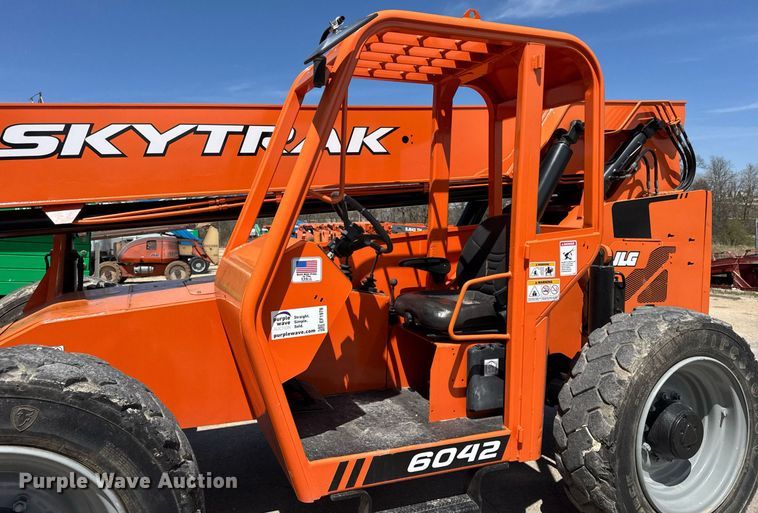 image for item EF1978 2015 JLG Skytrak 6042 telehandler