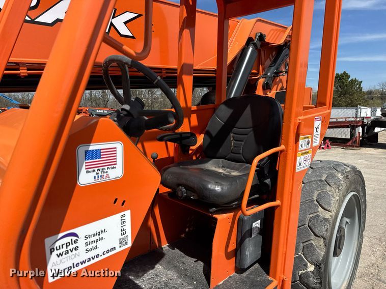 image for item EF1978 2015 JLG Skytrak 6042 telehandler