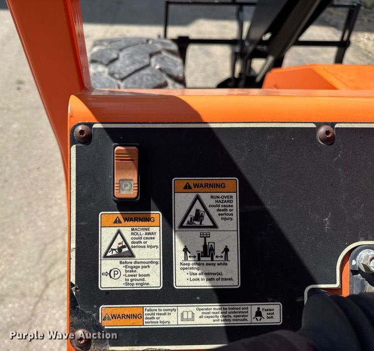 image for item EF1978 2015 JLG Skytrak 6042 telehandler