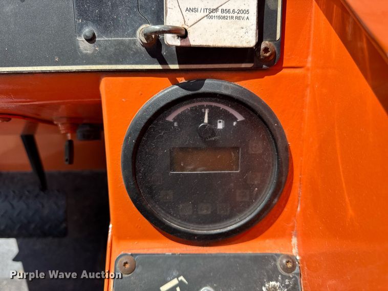 image for item EF1978 2015 JLG Skytrak 6042 telehandler