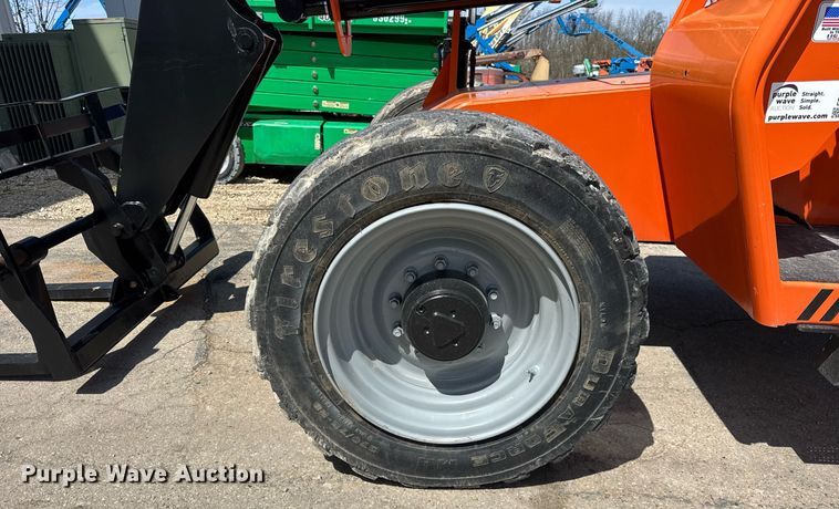 image for item EF1978 2015 JLG Skytrak 6042 telehandler