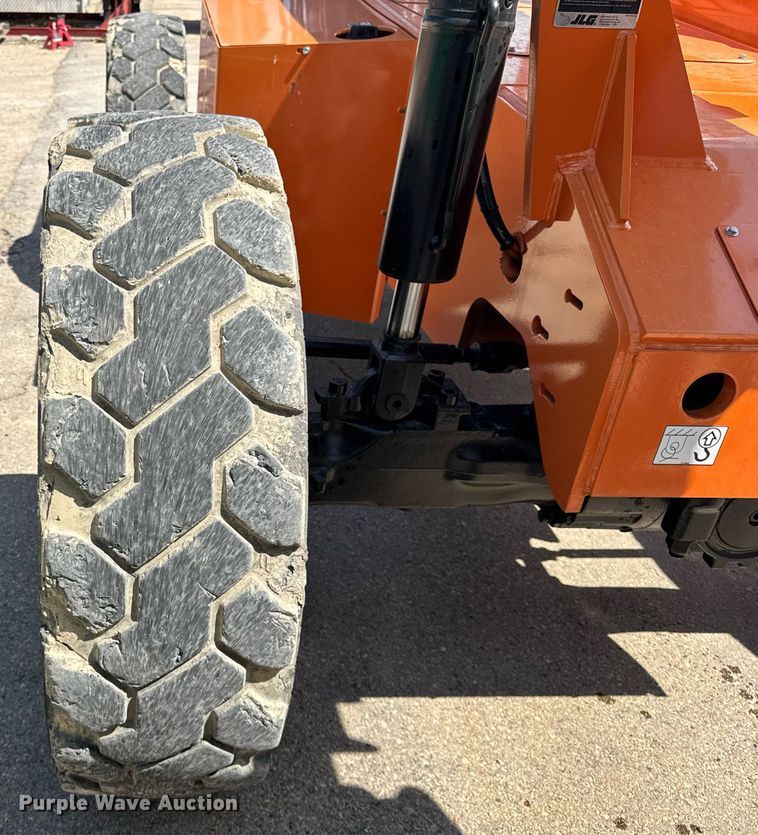 image for item EF1978 2015 JLG Skytrak 6042 telehandler