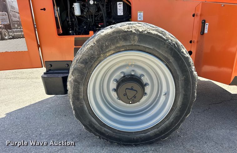 image for item EF1978 2015 JLG Skytrak 6042 telehandler