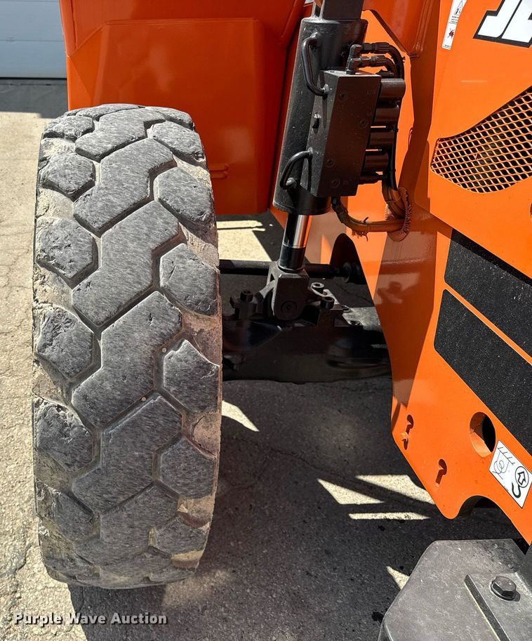 image for item EF1978 2015 JLG Skytrak 6042 telehandler