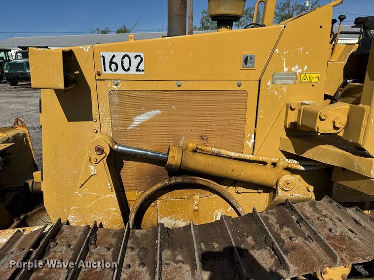 image for item EF1979 1990 Caterpillar D4C dozer