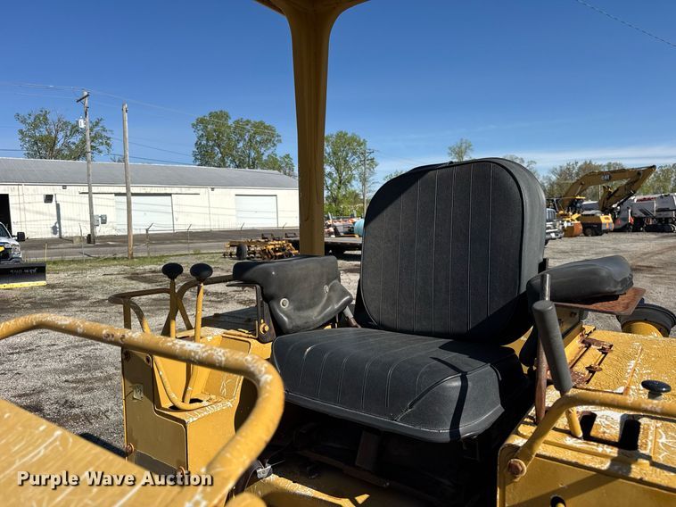 image for item EF1979 1990 Caterpillar D4C dozer