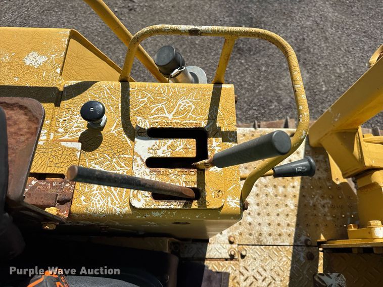 image for item EF1979 1990 Caterpillar D4C dozer