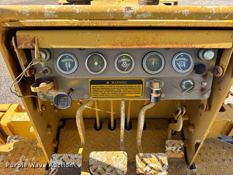 image for item EF1979 1990 Caterpillar D4C dozer