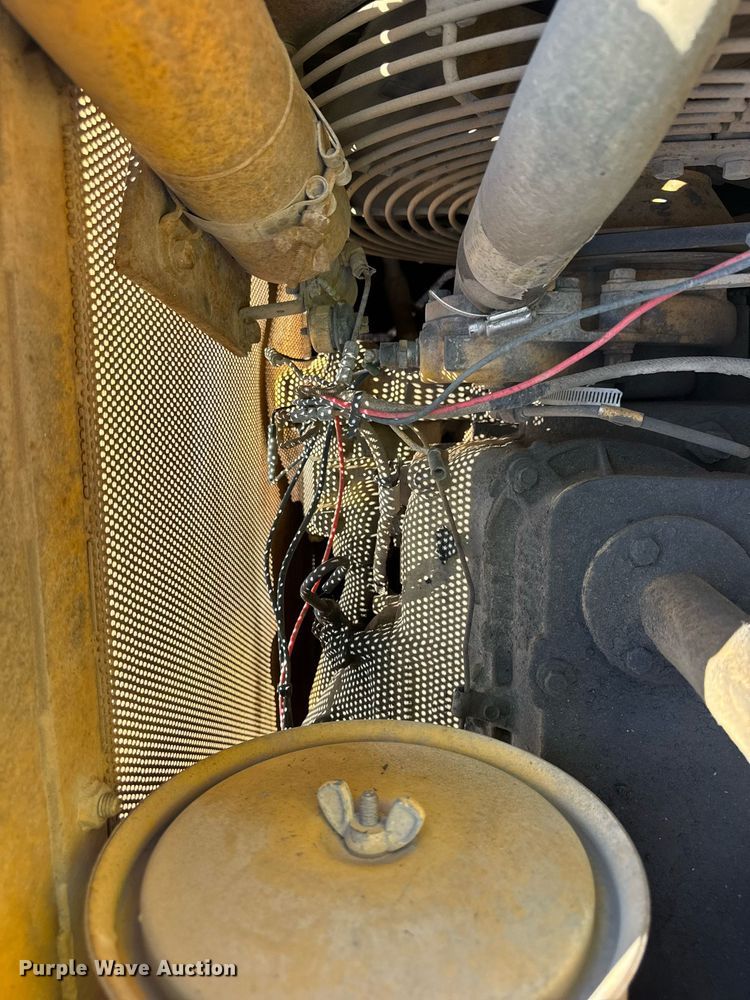 image for item EF1979 1990 Caterpillar D4C dozer