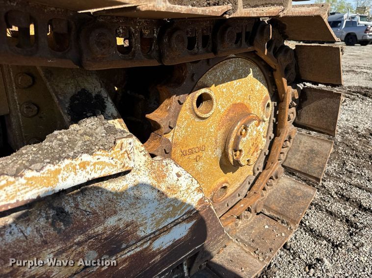 image for item EF1979 1990 Caterpillar D4C dozer