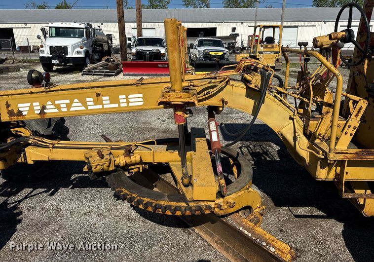 image for item EF1980 1987 FiatAllis 65-B rigid frame motor grader