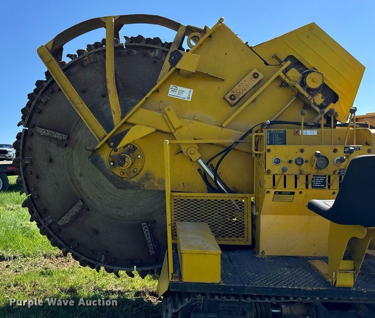 image for item EF1982 1987 Vermeer T600D rock saw