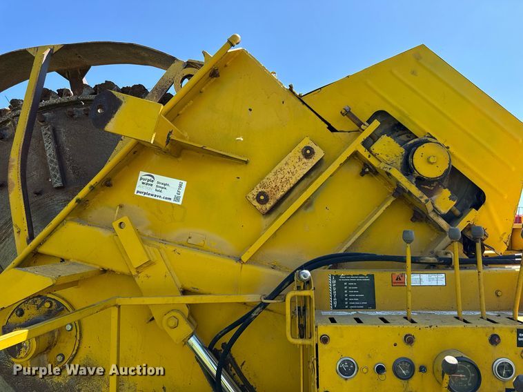 image for item EF1982 1987 Vermeer T600D rock saw