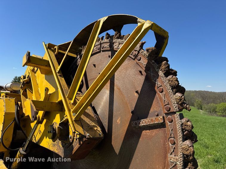 image for item EF1982 1987 Vermeer T600D rock saw