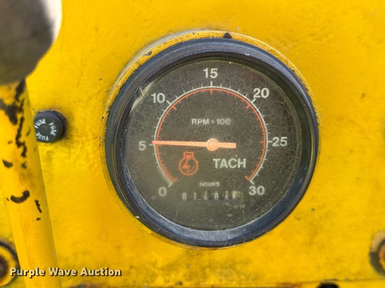 image for item EF1982 1987 Vermeer T600D rock saw