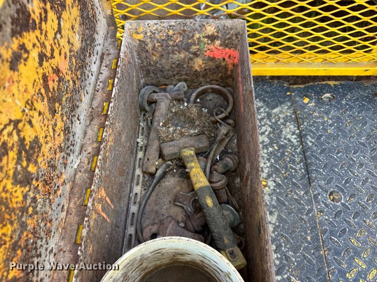 image for item EF1982 1987 Vermeer T600D rock saw