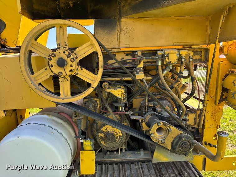 image for item EF1982 1987 Vermeer T600D rock saw