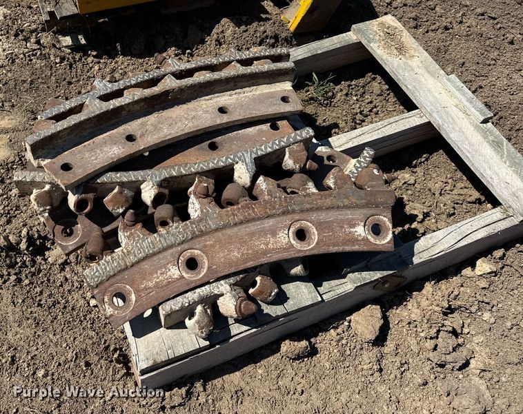 image for item EF1982 1987 Vermeer T600D rock saw