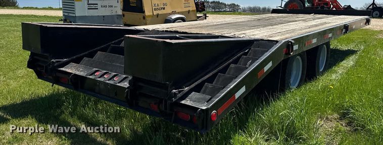 image for item EF1984 1998 Towmaster T24 equipment trailer