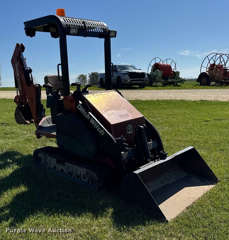 image for item EF1985 2008 Ditch Witch XT850 mini excavator / tool carrier