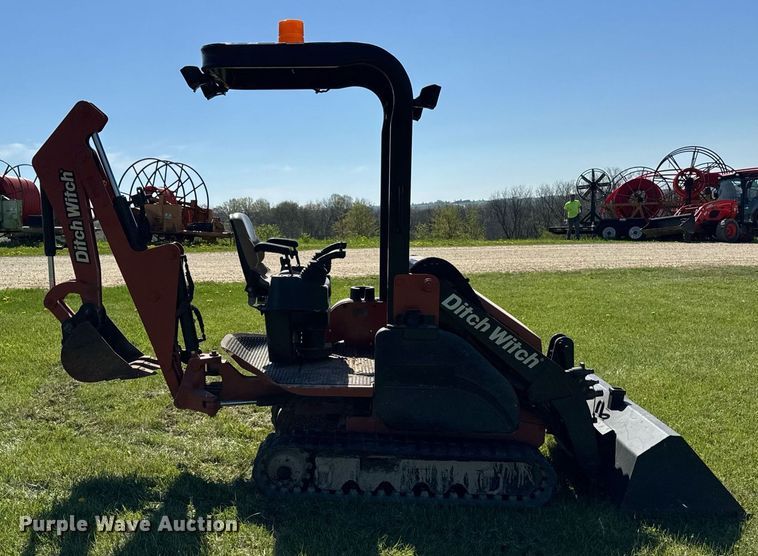 image for item EF1985 2008 Ditch Witch XT850 mini excavator / tool carrier