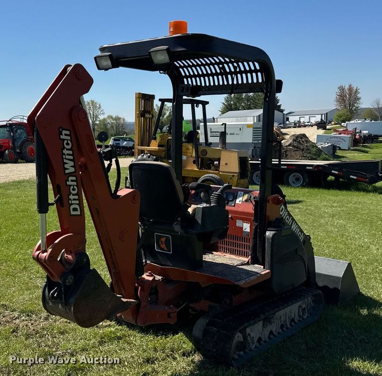 image for item EF1985 2008 Ditch Witch XT850 mini excavator / tool carrier